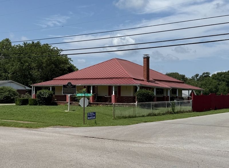 Frank and Annie Lee Davis House and School Marker. Click for full size. Frank and Annie Lee Davis House and School Marker image. Click for full size.