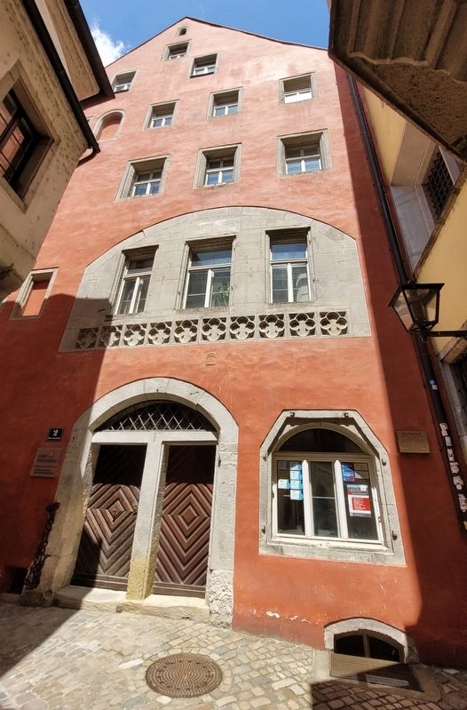The wide view of the Red Heart Spot building and Marker image. Click for full size.