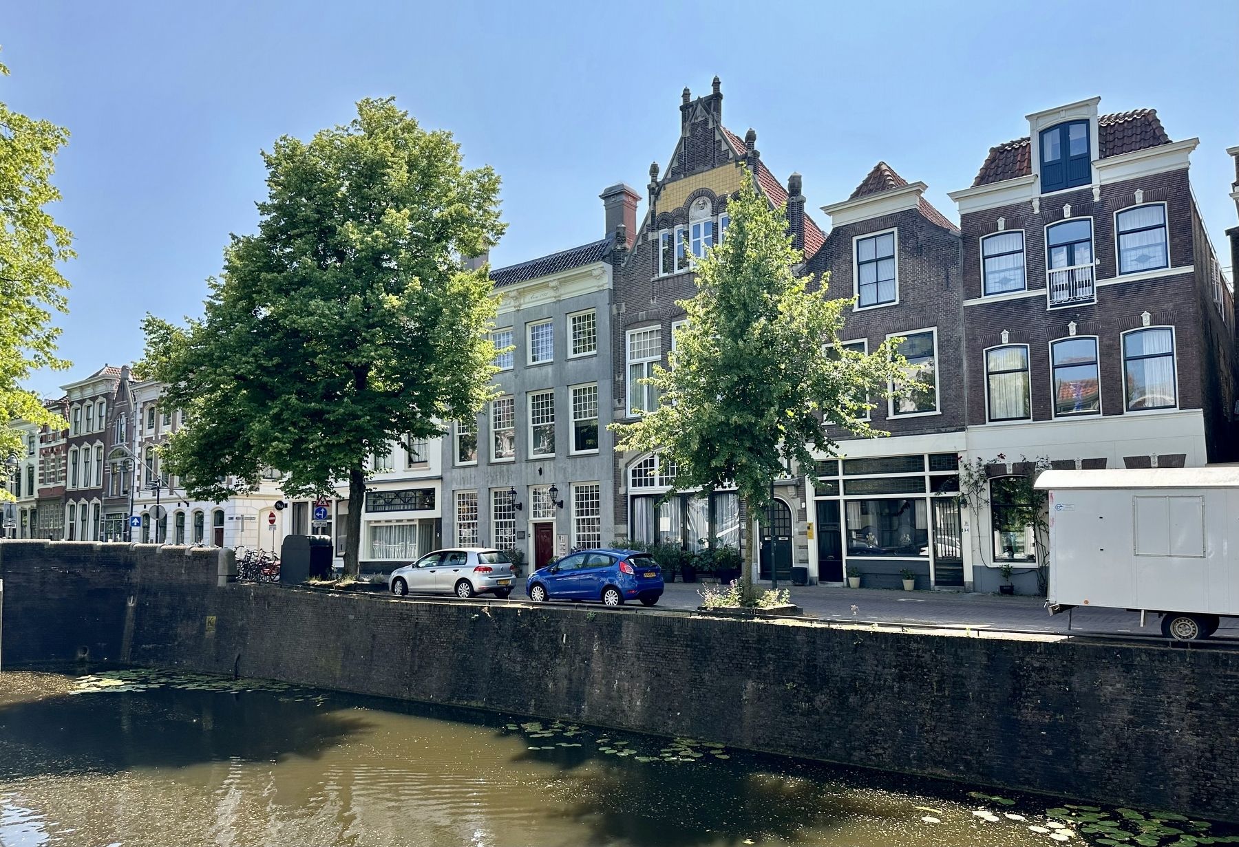 Woonhuis van Arie Blanken / Residence of Arie Blanken Marker - across the canal view. Click for full size. Woonhuis van Arie Blanken / Residence of Arie Blanken Marker - across the canal view image. Click for full size.