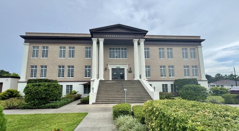 Hardee County Courthouse. Click for full size. Hardee County Courthouse image. Click for full size.