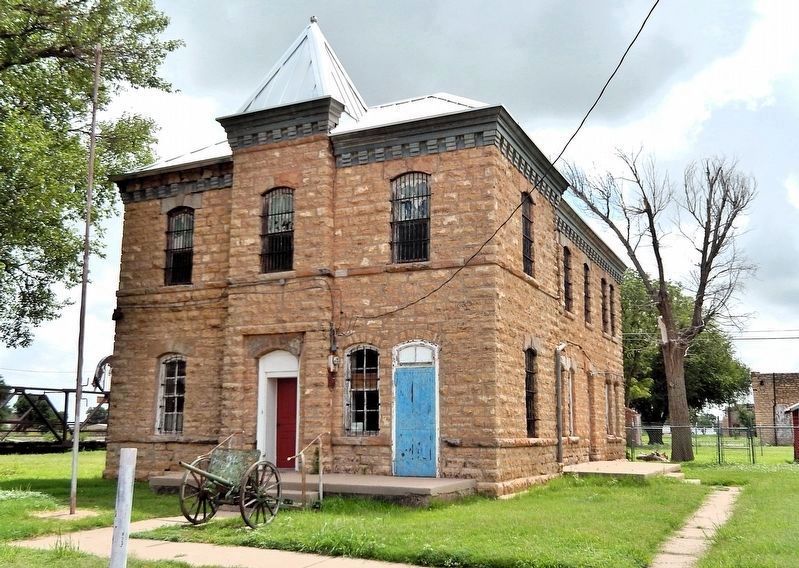 Hardeman County Jail (<i>southwest elevation</i>). Click for full size. Hardeman County Jail (<i>southwest elevation</i>) image. Click for full size.
