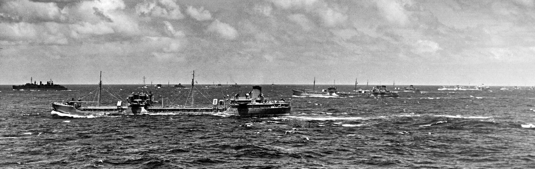 Convoy of merchantmen in the Pacific image. Click for full size.
