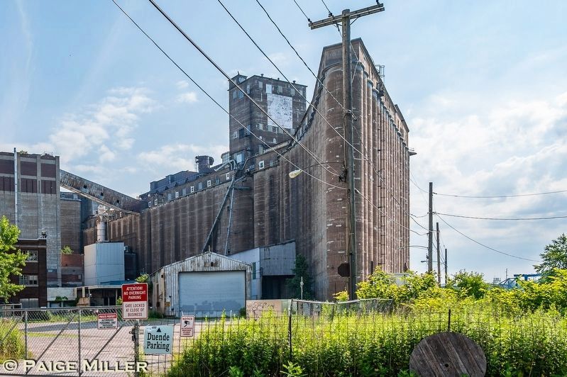 Lake and Rail Grain Elevator image. Click for full size.
