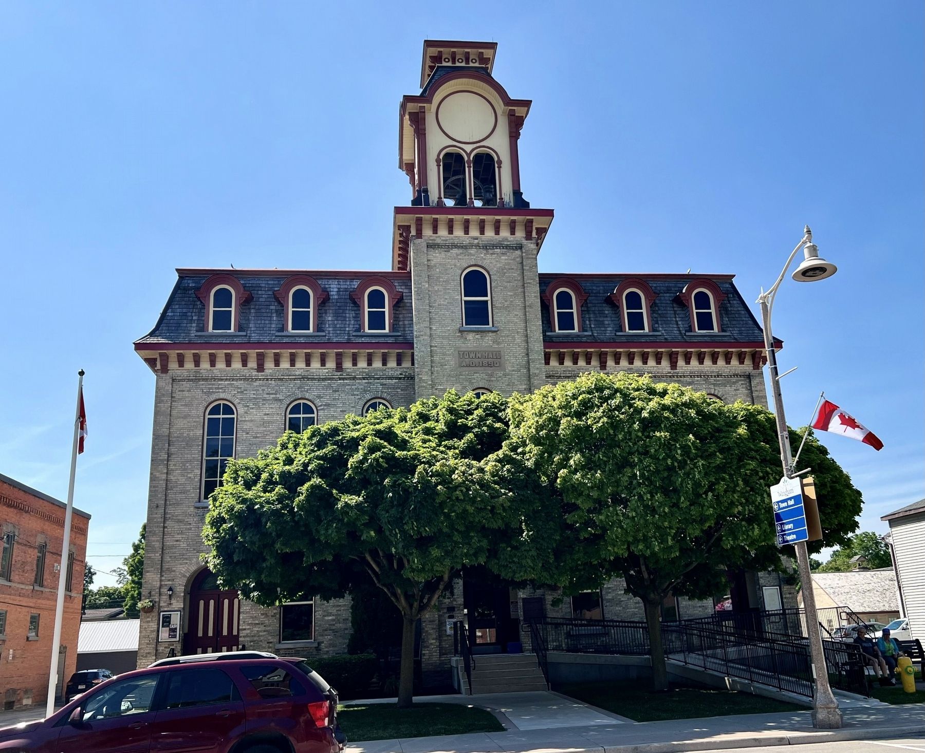 Wingham Town Hall (marker is on the right of the central doorway) image. Click for full size.