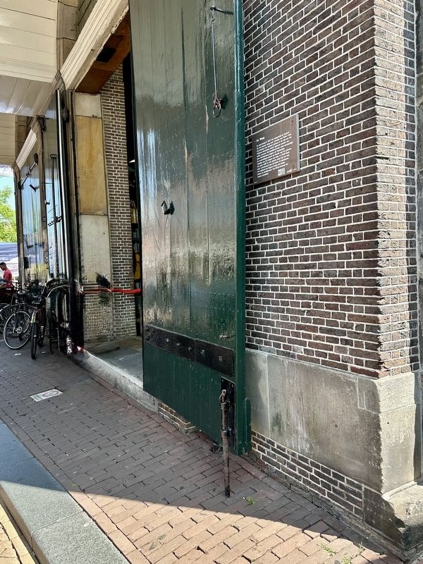 De Waag / The Weighing House Marker - wide view image. Click for full size.