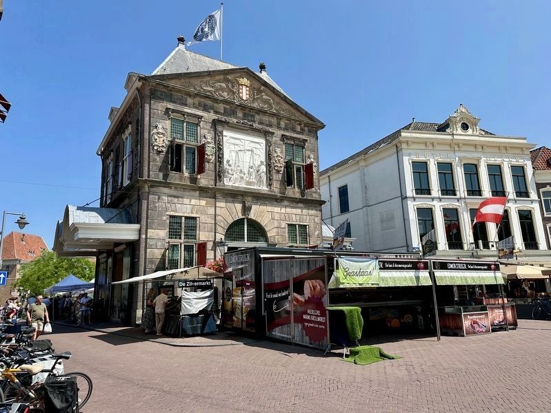 De Waag / The Weighing House and Marker (on market day) image. Click for full size.