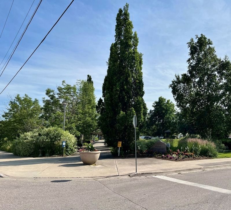 Northeast entrance to Hanover Heritage Square Park image. Click for full size.