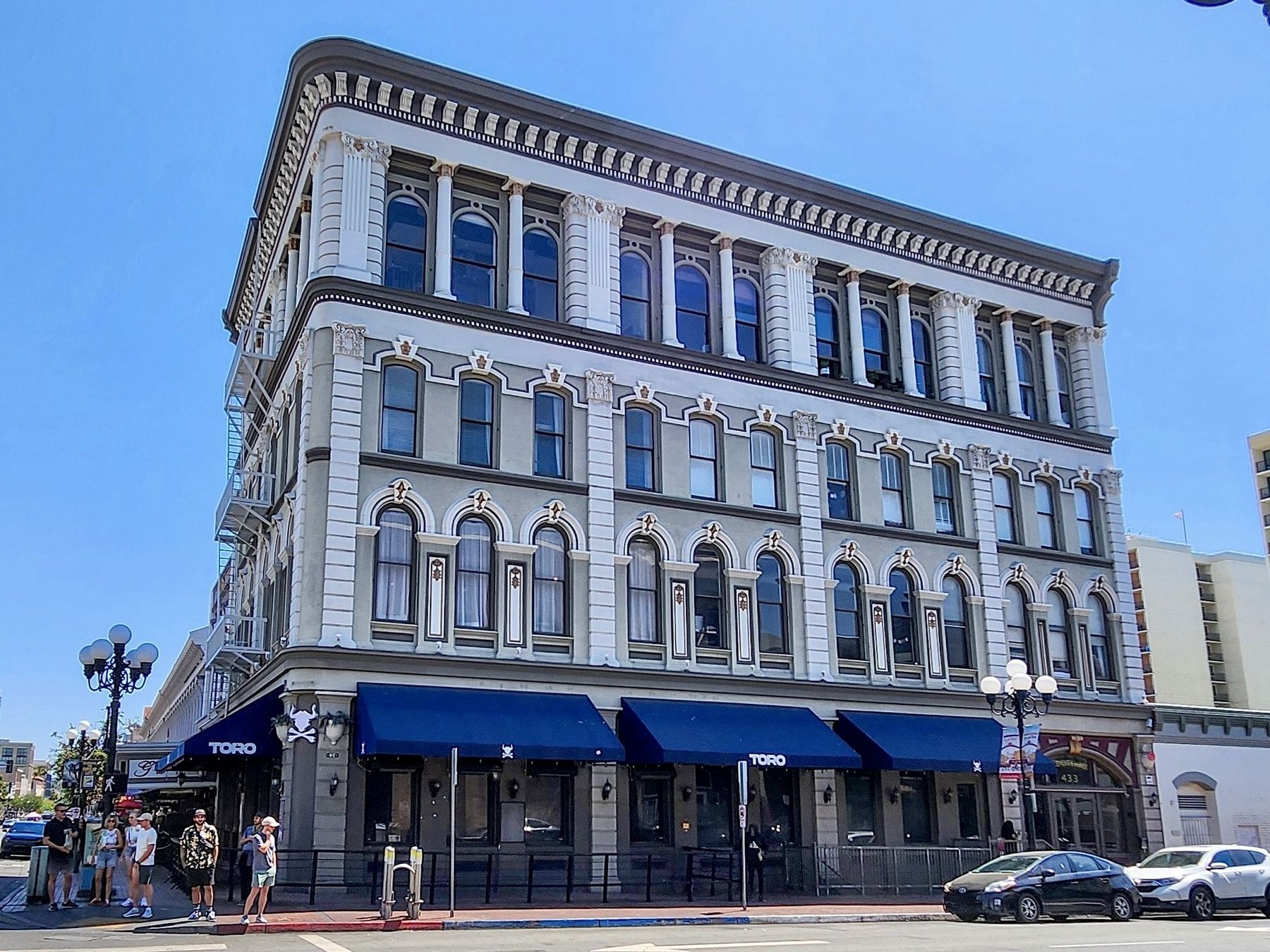 Old City Hall and Marker image. Click for full size.