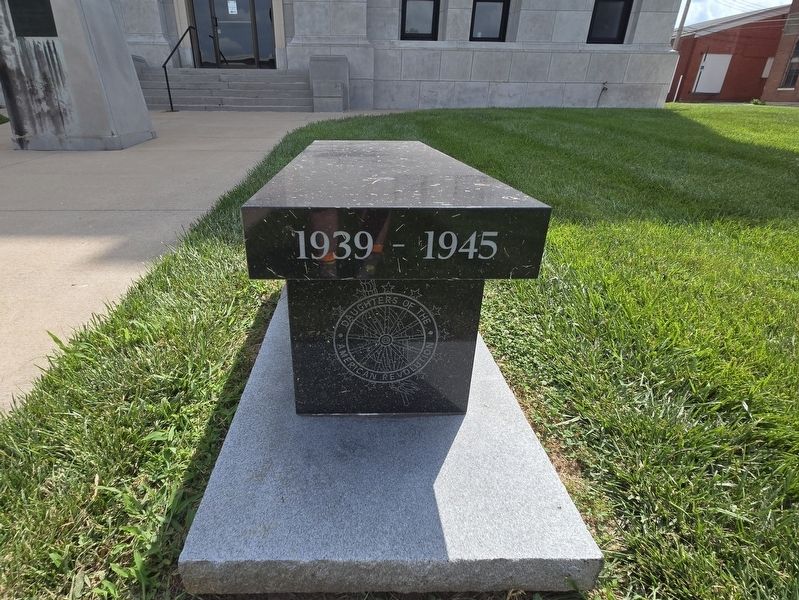 World War II Memorial Bench 1939-1945 image. Click for full size.