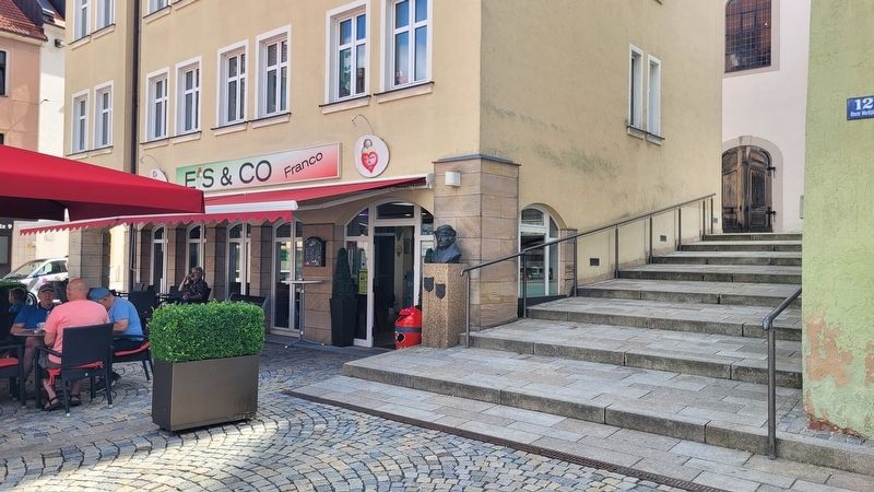 The view of the Dr. Heinrich Stromer gen. Auerbach Bust and Marker on the walkway to the church image. Click for full size.