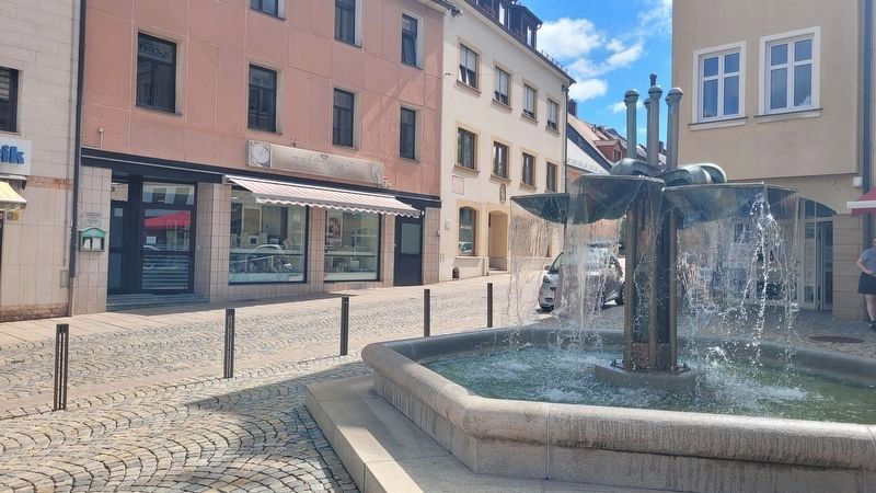 The view of the Marker and fountain image. Click for full size.