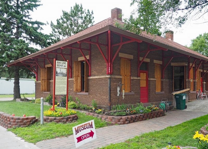 Soo Line Depot and marker image. Click for full size.