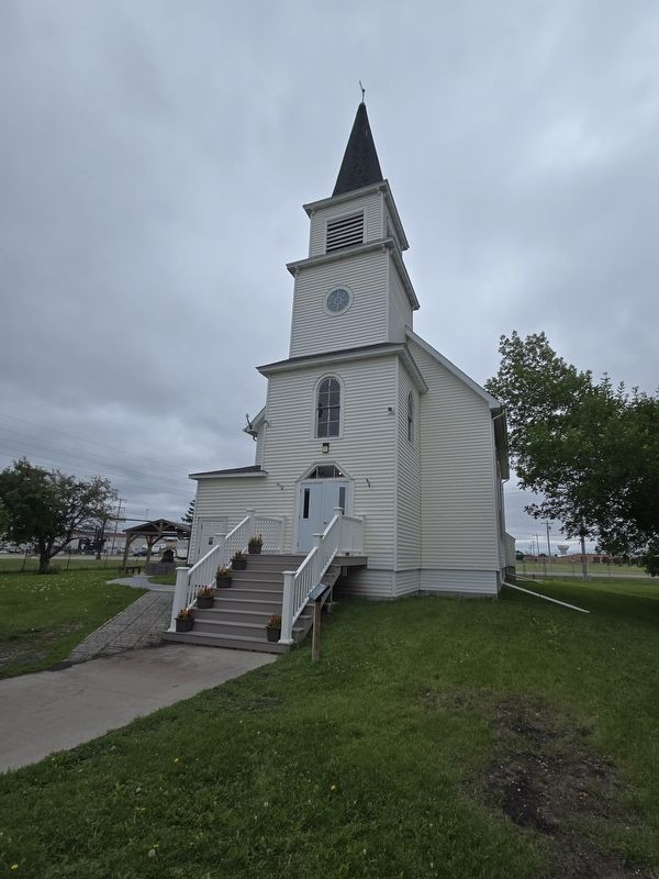 Full view of South Pleasant Church. Marker is right of the steps image. Click for full size.