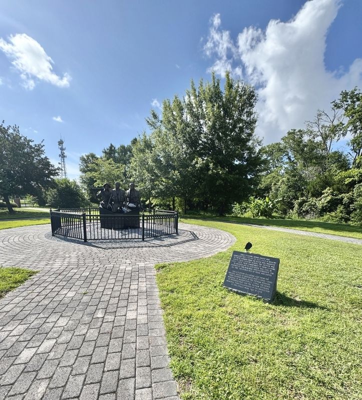 Three Soldiers Statue Vietnam Veterans Memorial. Click for full size. Three Soldiers Statue Vietnam Veterans Memorial image. Click for full size.