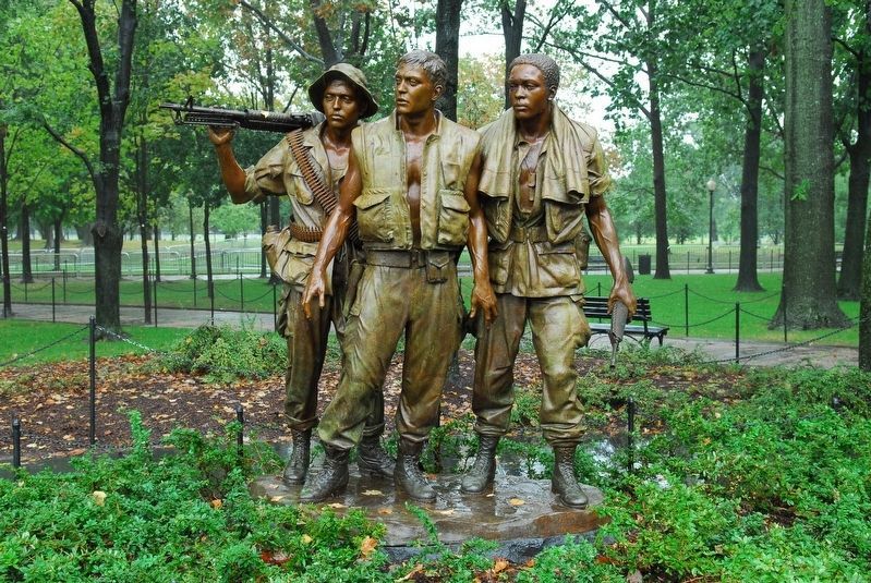 Vietnam Veterans Memorial - Servicemen Statue. Click for full size. Vietnam Veterans Memorial - Servicemen Statue image. Click for full size.