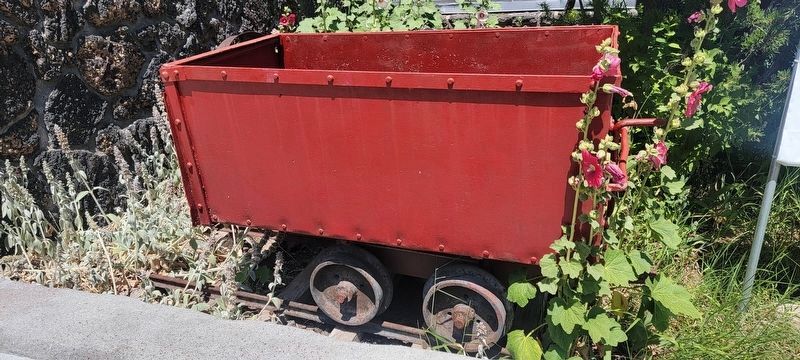 Sign removed and cart painted red.. Click for full size. Sign removed and cart painted red. image. Click for full size.