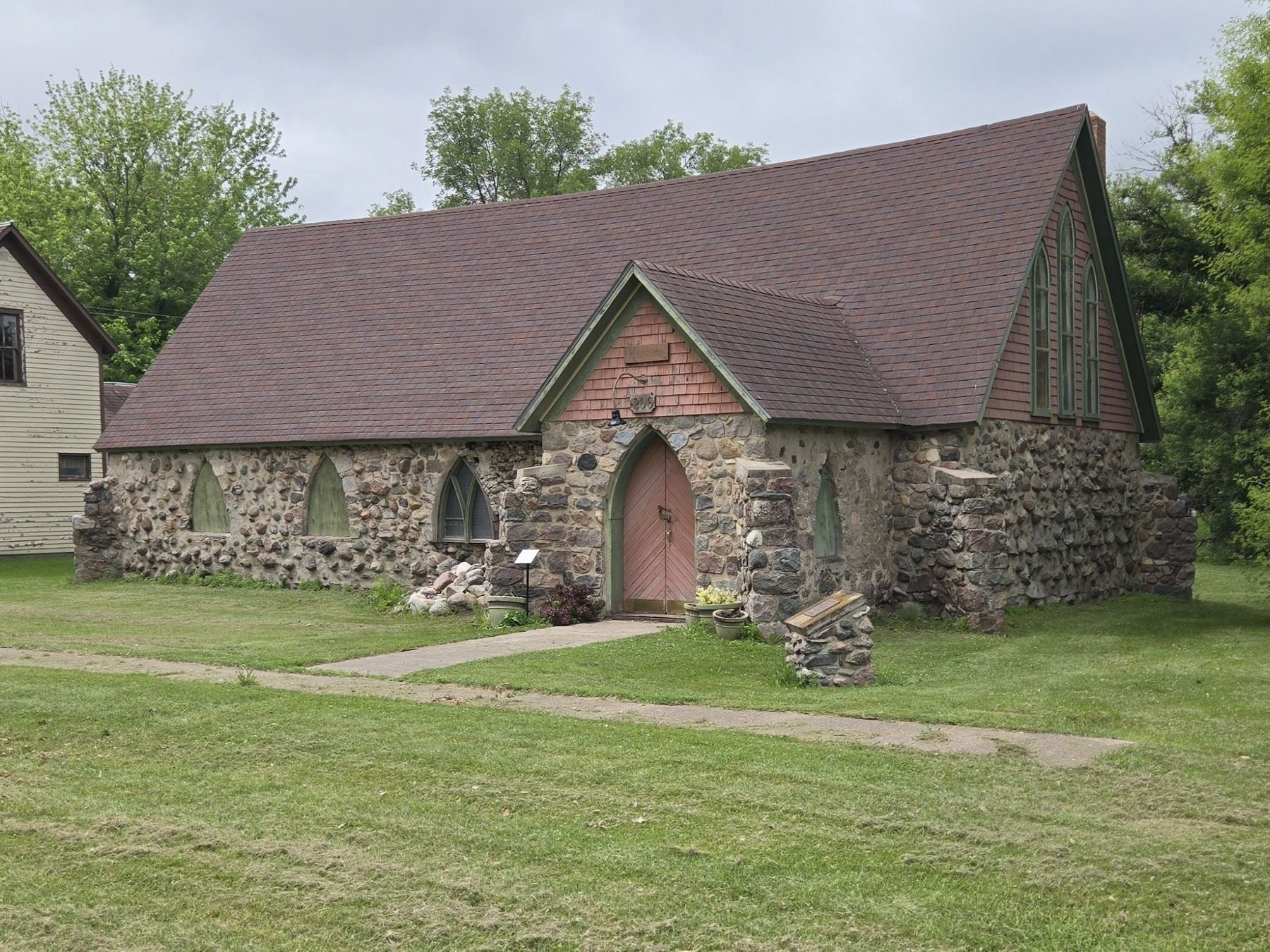 Full view of Old Stone Church. Click for full size. Full view of Old Stone Church image. Click for full size.