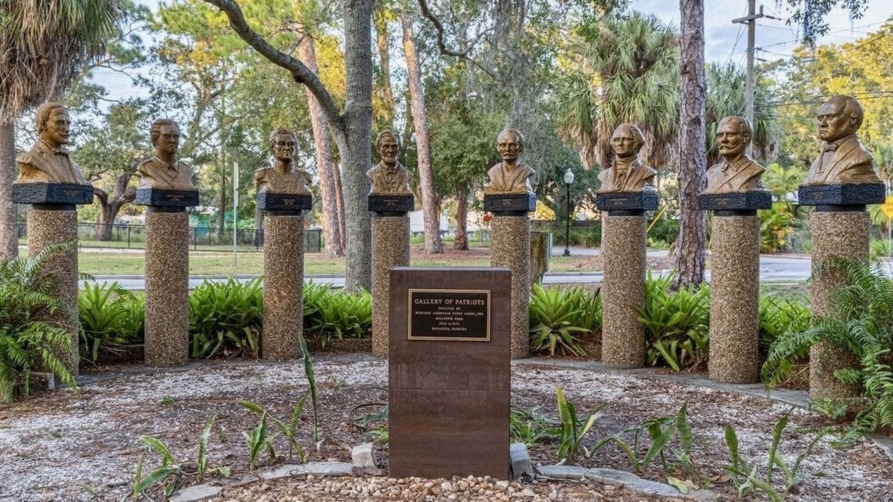 Gallery of Patriots Statues (Half Circle) image. Click for full size.