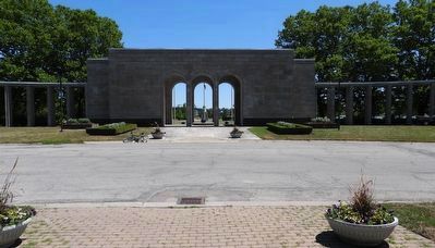 Fort Erie Cenotaph - Marker in context. Click for full size. Fort Erie Cenotaph - Marker in context image. Click for full size.