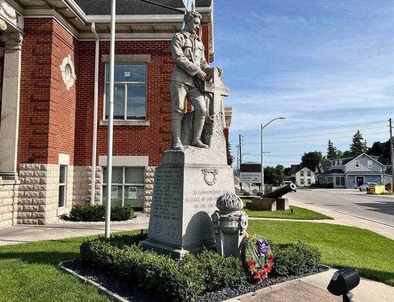 Hanover Cenotaph [north side] image. Click for full size.