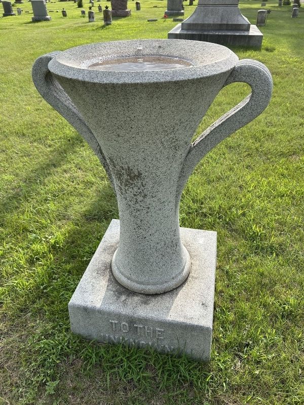 Riverside Cemetery Memorial Birdbath image. Click for full size.