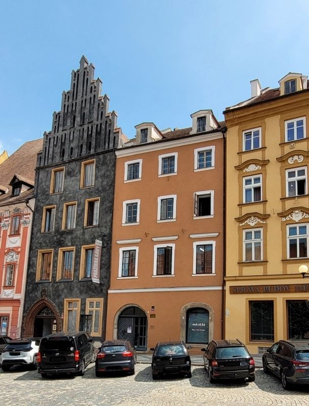 Dům U Zlat�ho lva č. p. 509 / The Golden Lion building no. 509 Marker image. Click for full size.