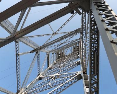 Main Street Bridge (Bridge 13) - View vertically up through the east counterweight shaft. Click for full size. Main Street Bridge (Bridge 13) - View vertically up through the east counterweight shaft image. Click for full size.