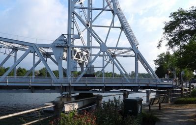 Main Street Bridge - skewed east pier and counterweight support. Click for full size. Main Street Bridge - skewed east pier and counterweight support image. Click for full size.