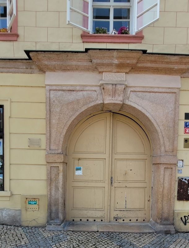 The entrance to the Black Bear building no. 477 and Marker image. Click for full size.
