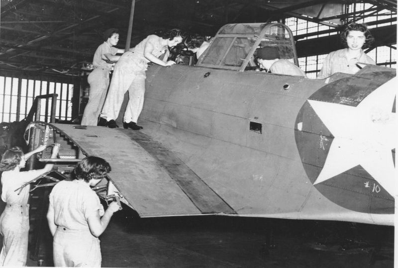 WAVES in machinist training. Click for full size. WAVES in machinist training image. Click for full size.