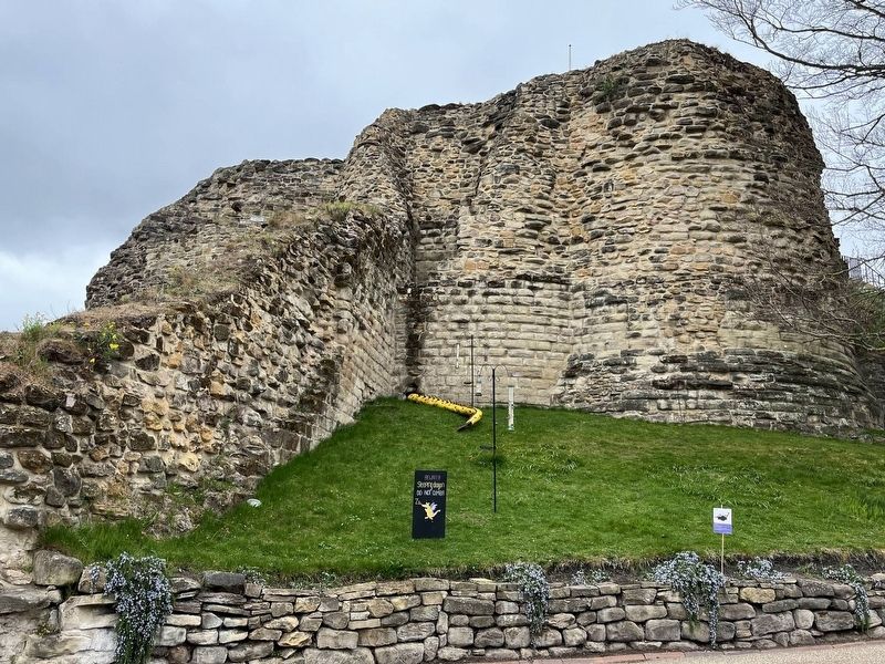 Welcome to one of England's largest castles Marker. Click for full size. Welcome to one of England's largest castles Marker image. Click for full size.