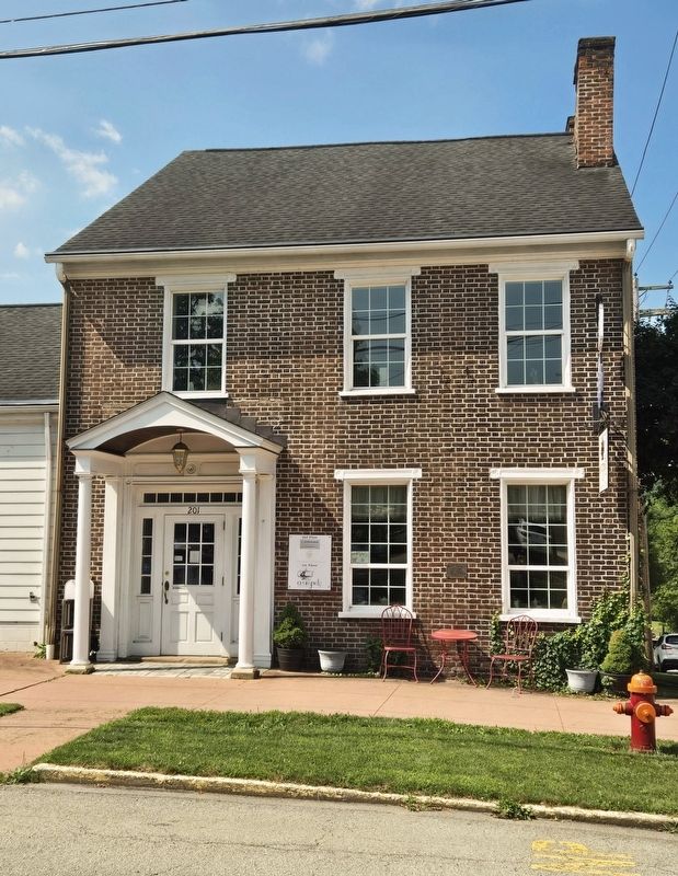 Ivy Manor and Marker image. Click for full size.