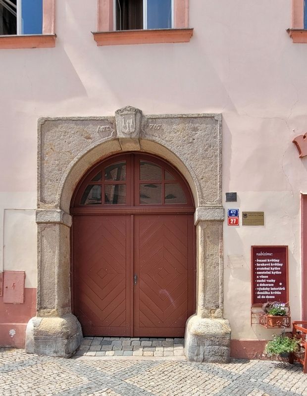 The entrance to the Martini house no. 472 and Marker image. Click for full size.