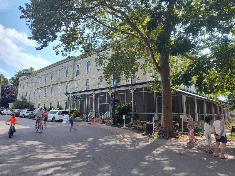 Hotel Lakeside image. Click for full size.