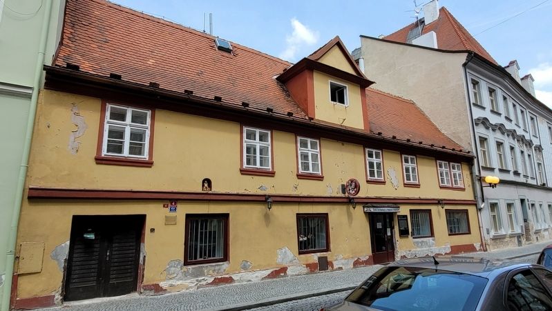 The view of the Town house no. 454 from the street image. Click for full size.