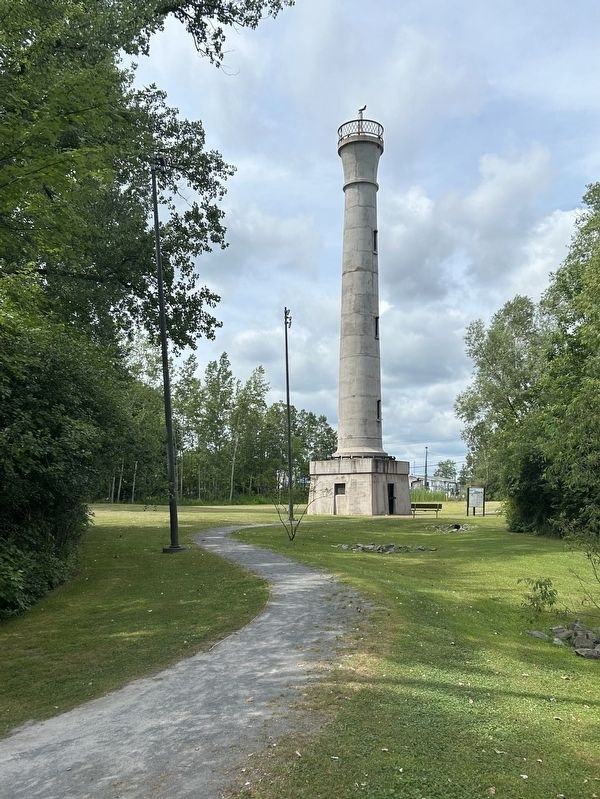 Brewerton Rear-Range Lighthouse and Marker image. Click for full size.