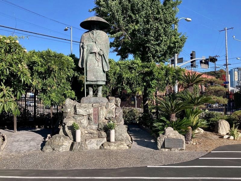 Shinran Shonin Statue and Marker image. Click for full size.
