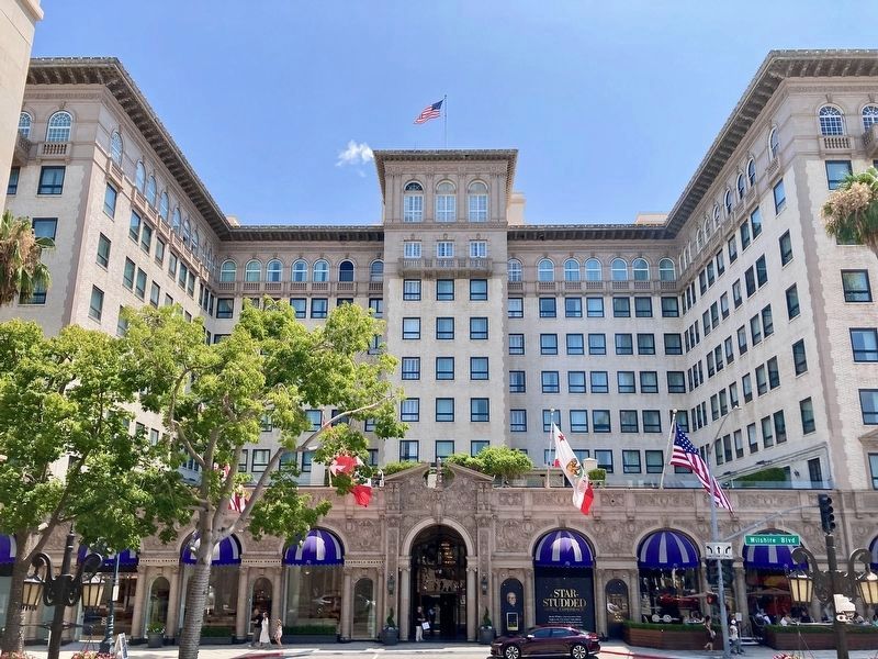 Beverly Wilshire Hotel. Click for full size. Beverly Wilshire Hotel image. Click for full size.