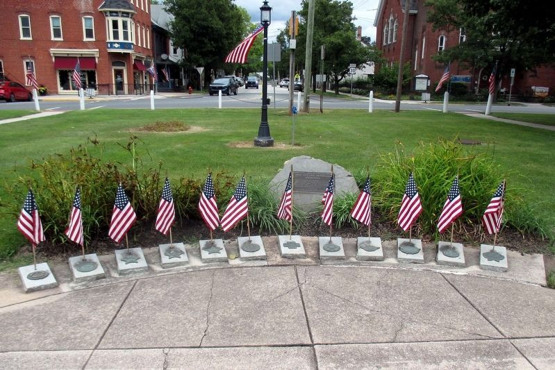 New Oxford Veterans Memorial image. Click for full size.