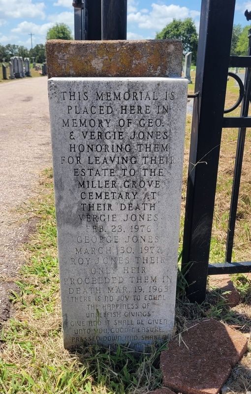 Memorial at the entrance to the cemetery image. Click for full size.