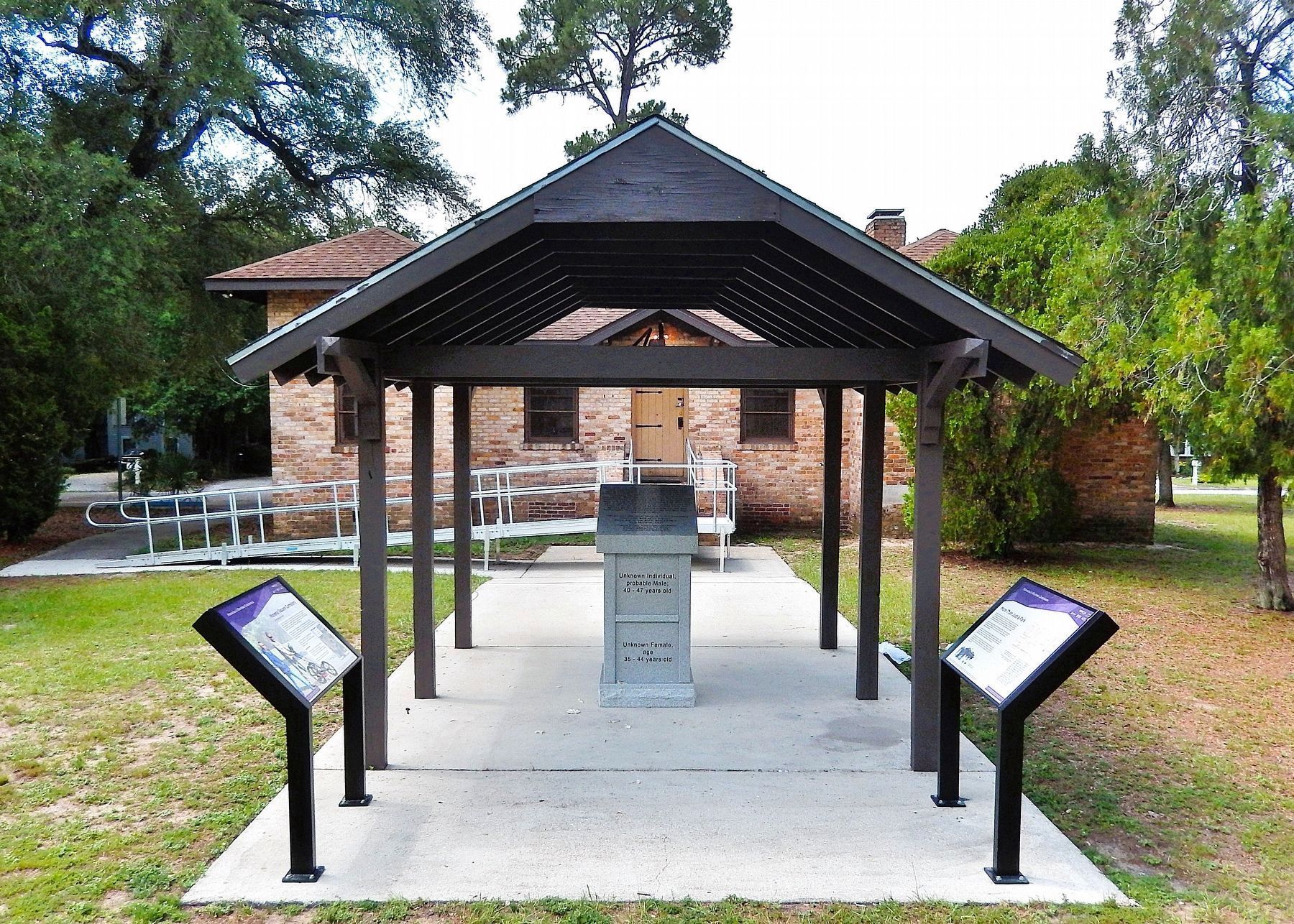 Here Rests the Remains of Unnamed Citizens � Historical Kiosk image. Click for full size.