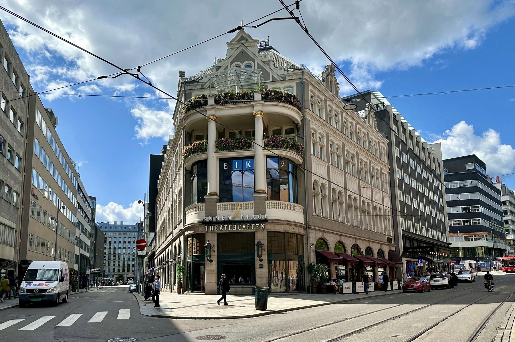 Hotel Continental Marker - wider view image. Click for full size.