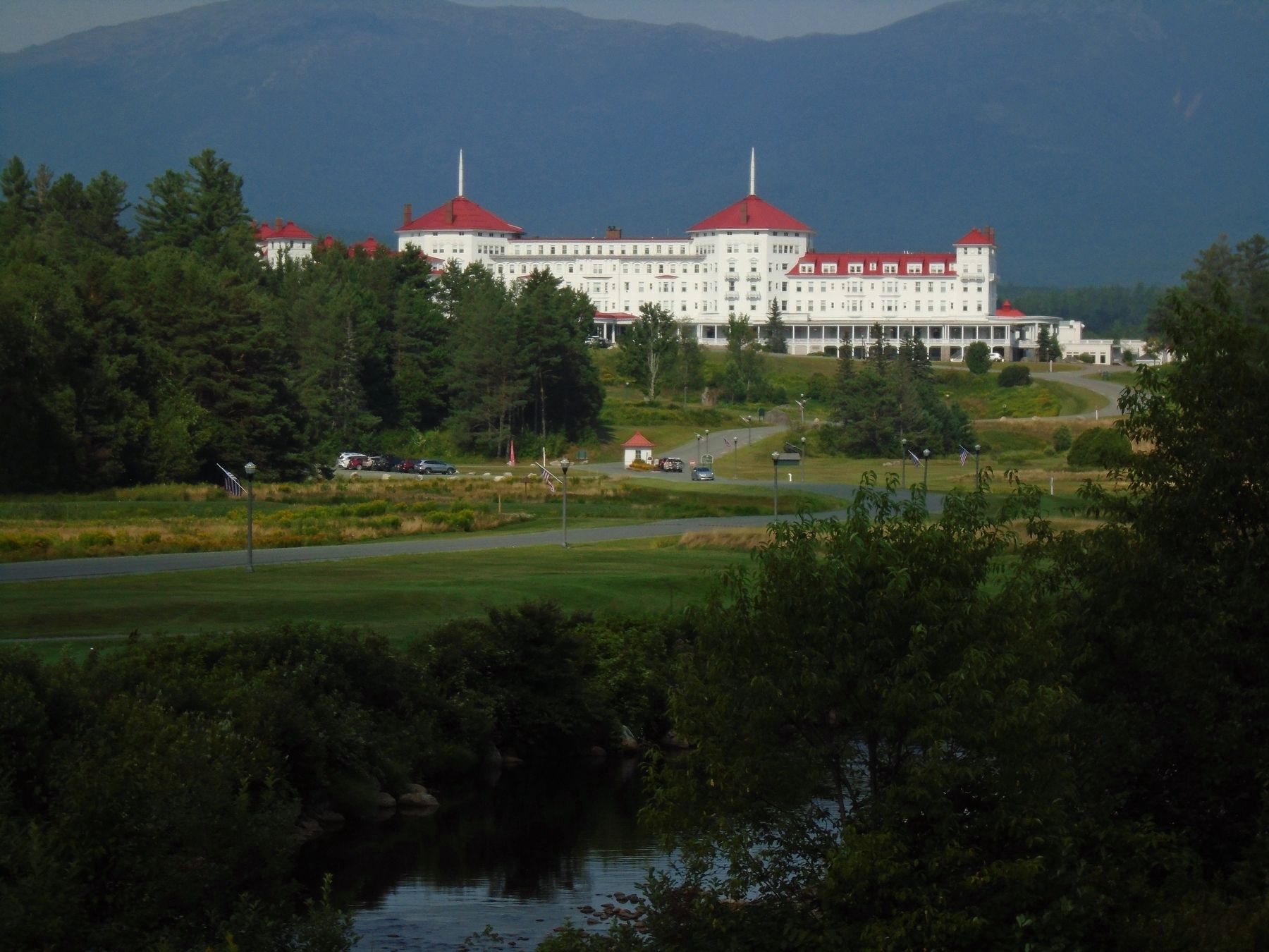 The Mount Washington Hotel image. Click for full size.
