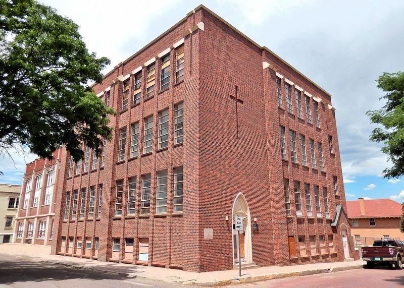 Holy Trinity School building (dedicated 1946) image. Click for full size.