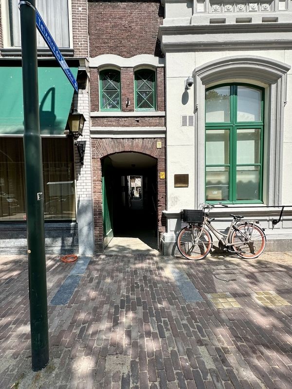 Metaheerhuis / Tahara (Ritual Washing) House Marker - wide view. Click for full size. Metaheerhuis / Tahara (Ritual Washing) House Marker - wide view image. Click for full size.