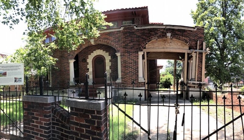 The Lyons Mansion Marker. Click for full size. The Lyons Mansion Marker image. Click for full size.