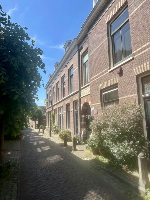 Luthers Hofje / Lutheran Almshouse Marker - wide view, looking south image. Click for full size.