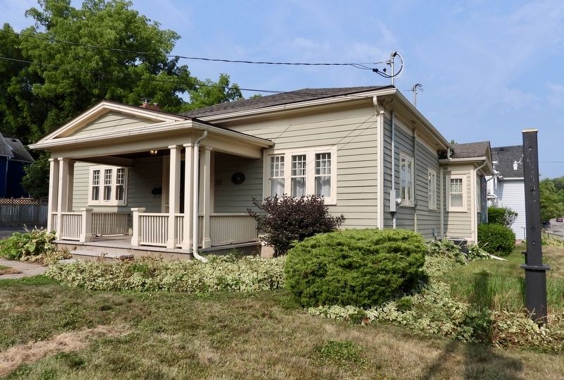 Moore Cottage image. Click for full size.