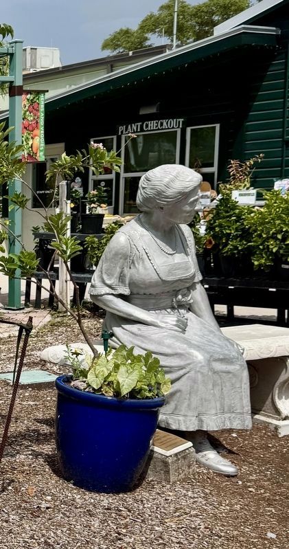 Mina Miller Edison Statue. Click for full size. Mina Miller Edison Statue image. Click for full size.