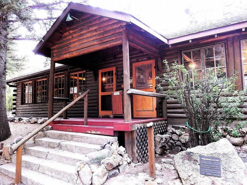 Arrowhead Lodge Entrance & NRHP Marker image. Click for full size.